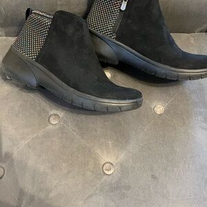 Bzees Black and Multicolor Ankle Booties